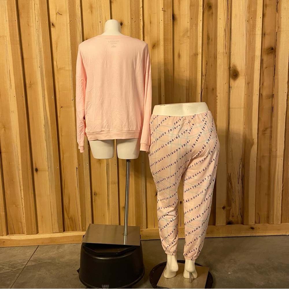Friends The Television Series Women’s Plus Size PJ Set NWT Size (18-20W) - Picture 3 of 7